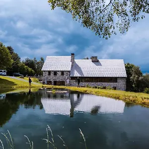 https://le-jas-du-mas.hotels-rhonealpes.com