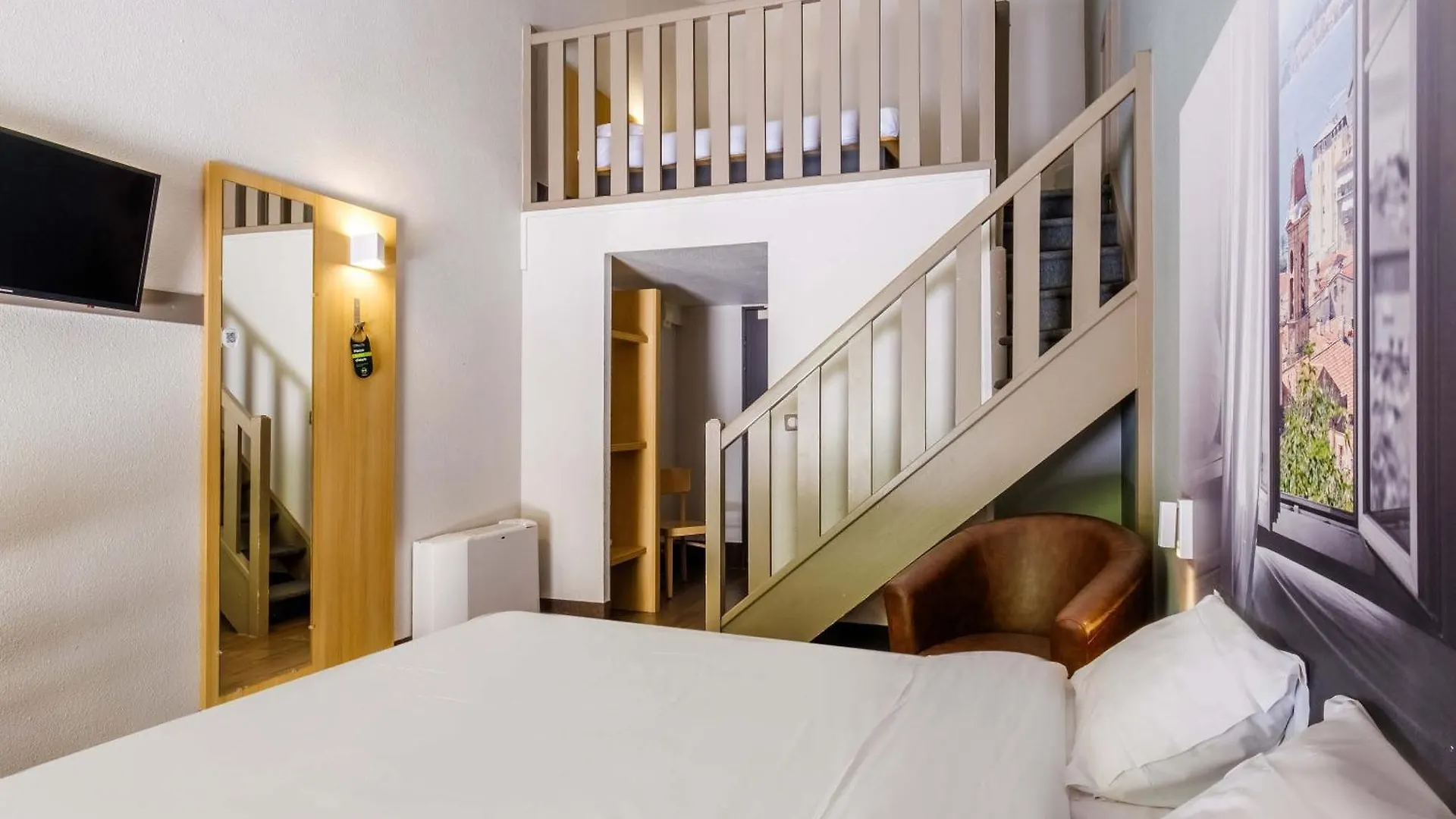 B&B Hôtel Villeneuve Loubet Village Hotel