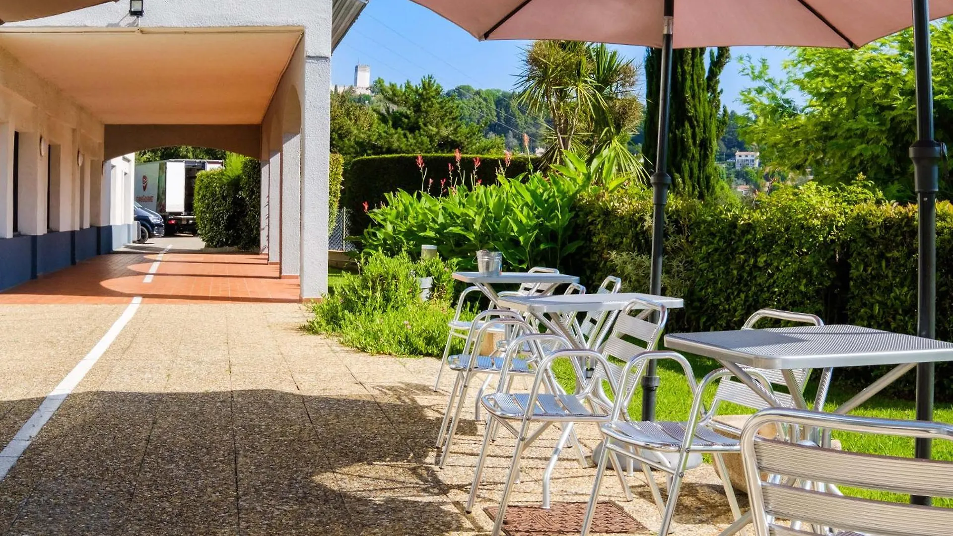 B&B Hôtel Villeneuve Loubet Village