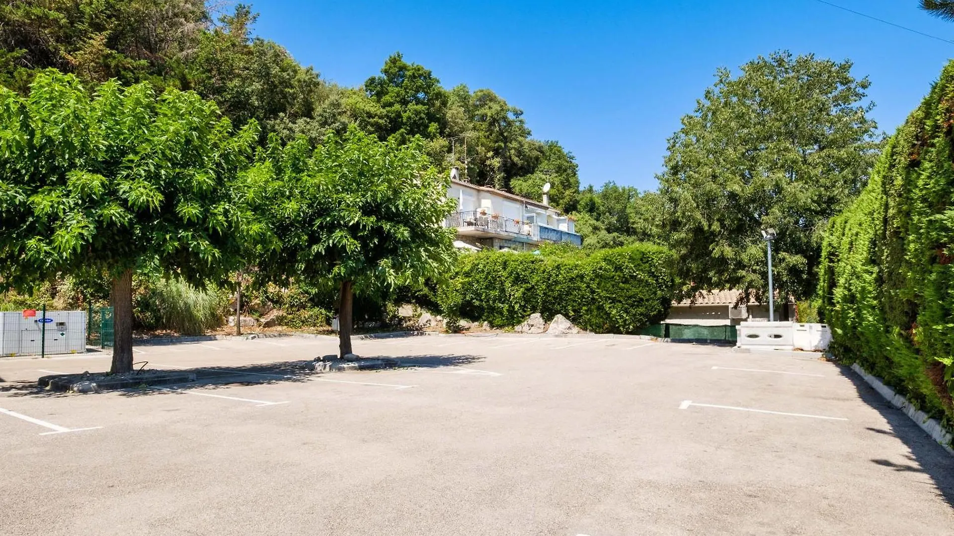 Hotel B&B Hôtel Villeneuve Loubet Village