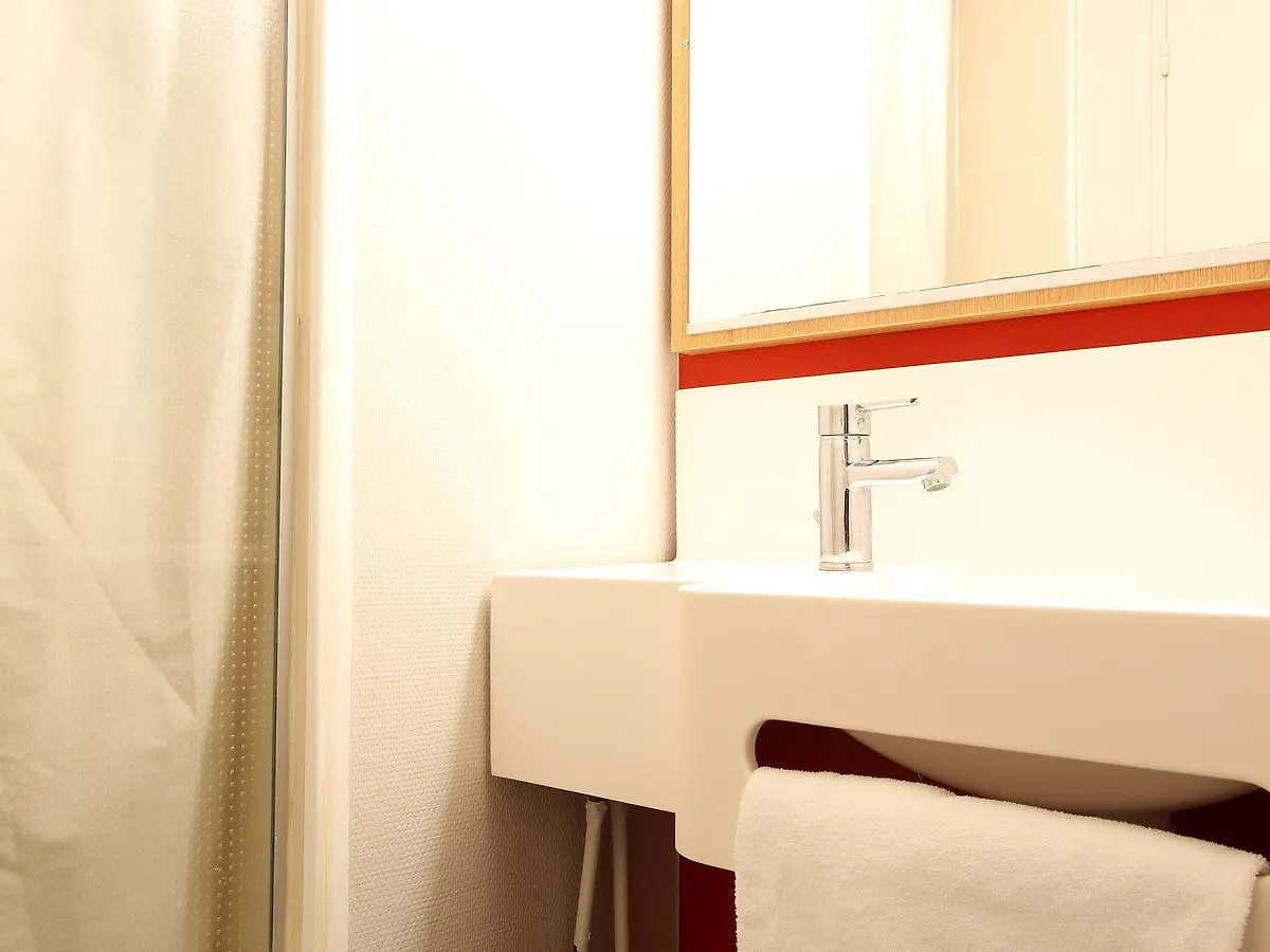 B&B Hôtel Villeneuve Loubet Village 2*, Villeneuve-Loubet França