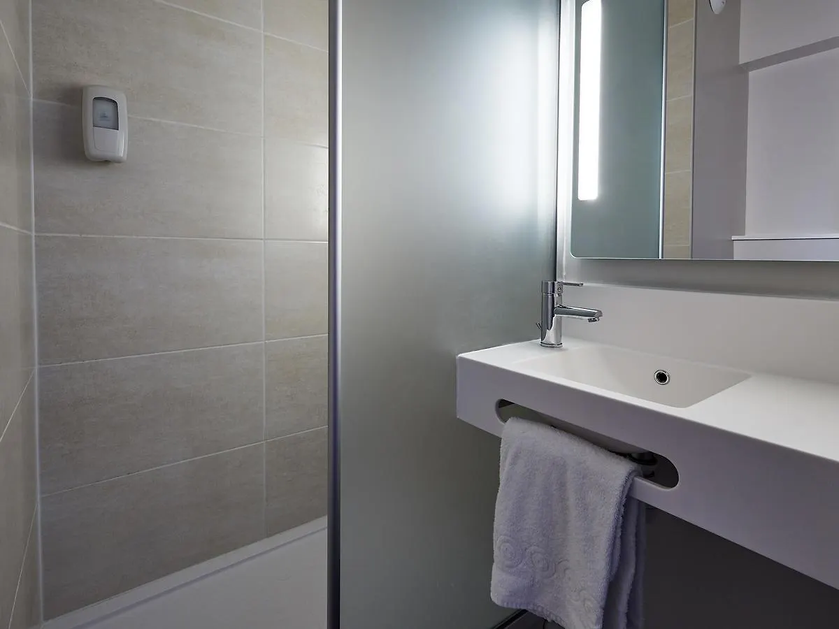 B&B Hôtel Villeneuve Loubet Village Hotel