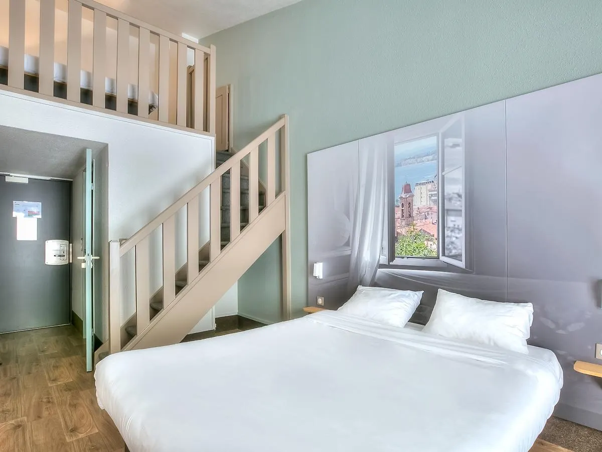 B&B Hôtel Villeneuve Loubet Village França