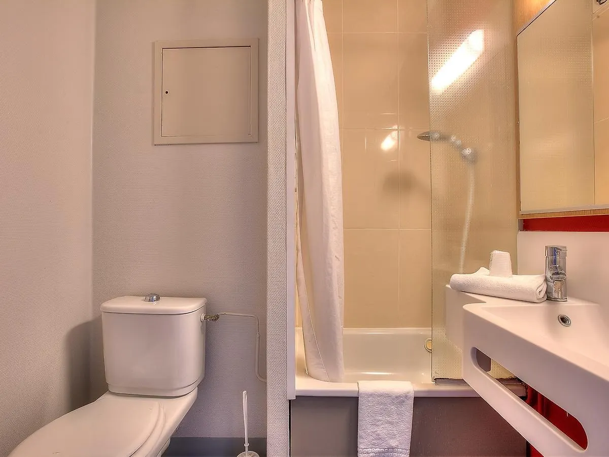 ** Hotel B&B Hôtel Villeneuve Loubet Village França