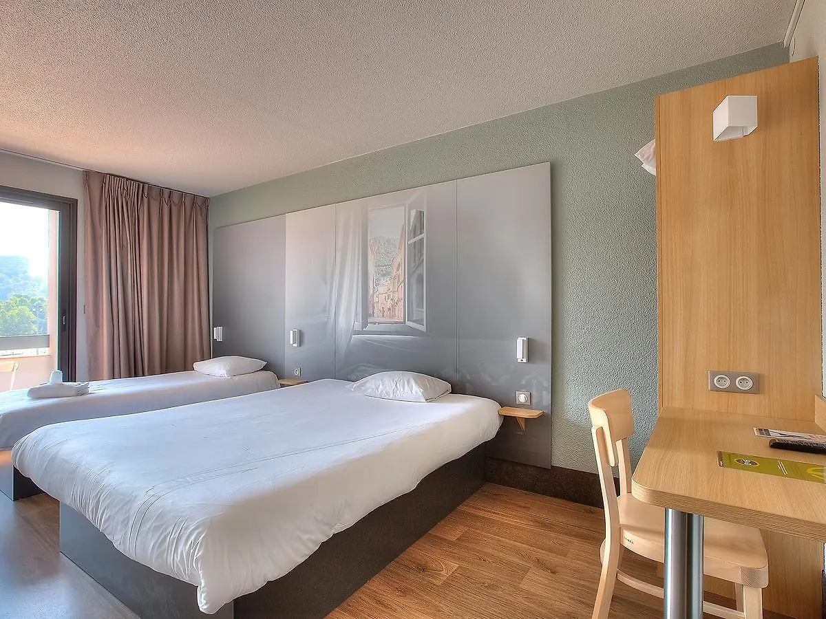** Hotel B&B Hôtel Villeneuve Loubet Village França